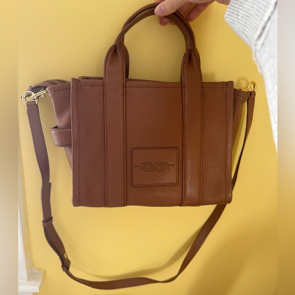 Marc Jacobs THE LEATHER SMALL TOTE BAG - Picture 6 of 16